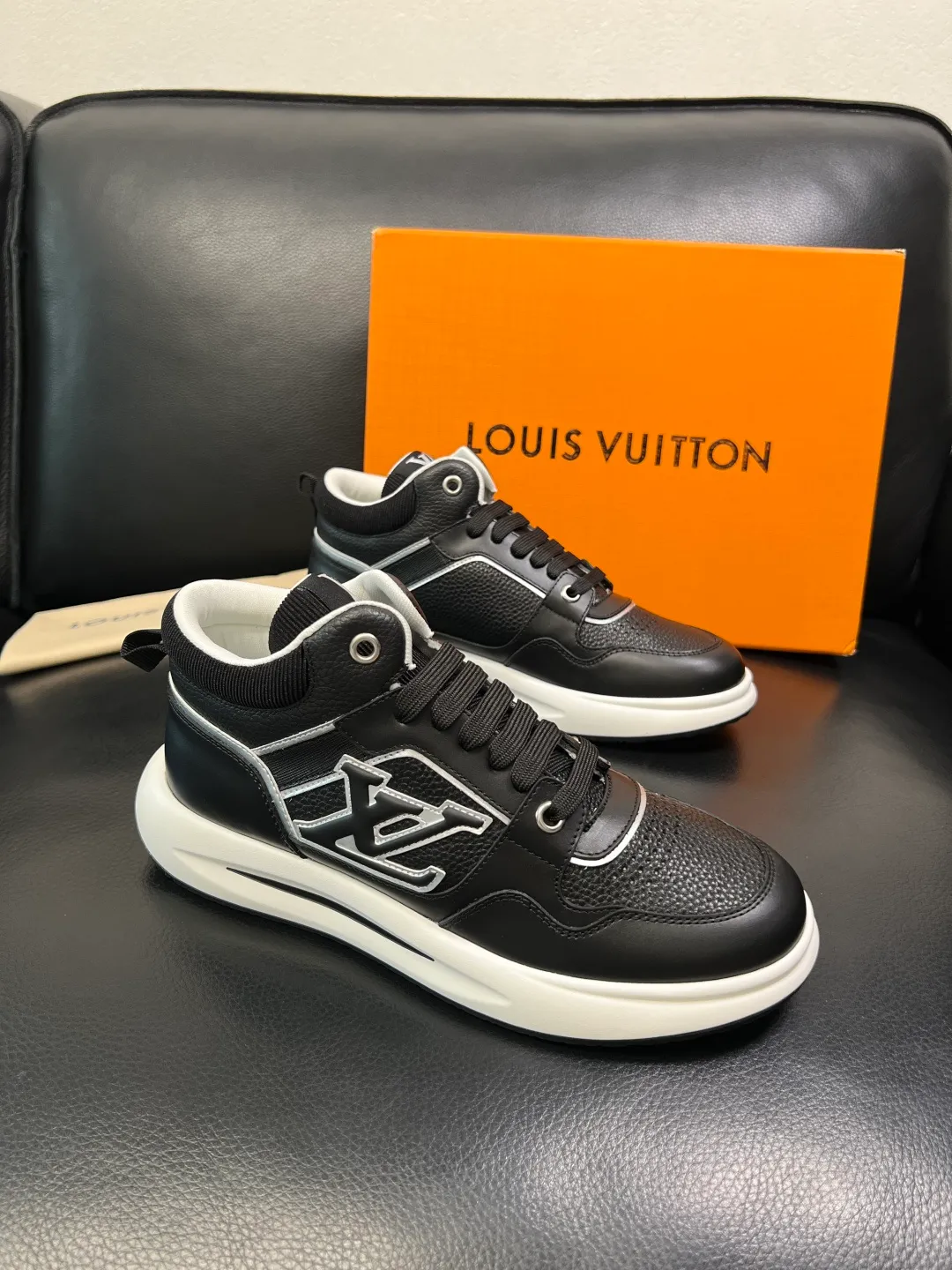 Men's shoes 💰820 Lv high quality top crafts Louis Vuitton, sports sneakers counter synchronization, uppers imported from Italy, high quality splicing colorful complex crafts, imported mesh pads soft and comfortable, soles: original soles specially provided by the original factory, T men's shoes 💰U exclusive movable molded soles super comfortable, original factory single goods, code number 39-44 (customized 38 45)